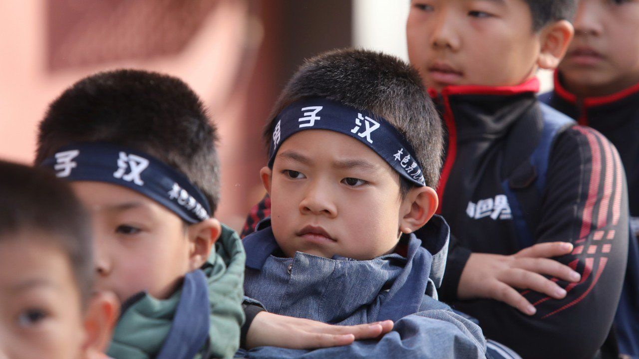 truong huan luyen be trai anh 11