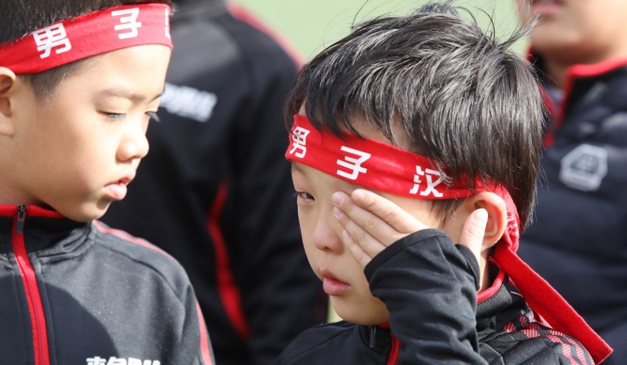 truong huan luyen be trai anh 8