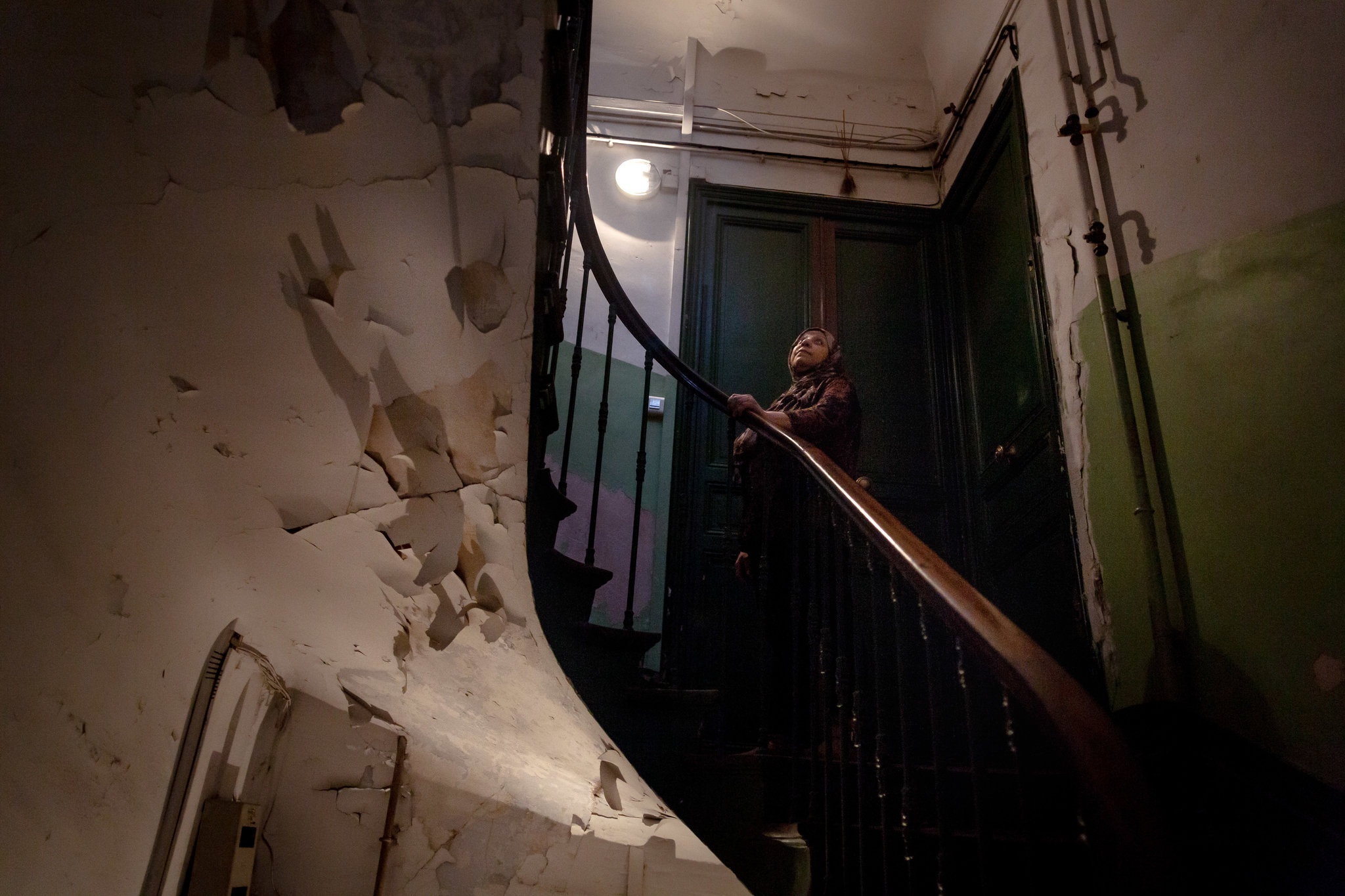 Chung cu o chuot nghieng nga tai Phap phoi bay su ngheo kho hinh anh