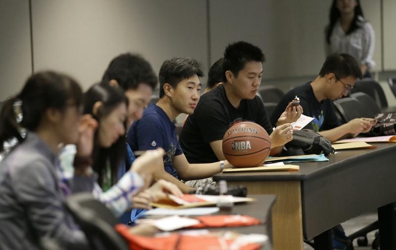 My that chat quy dinh voi sinh vien Trung Quoc anh 3