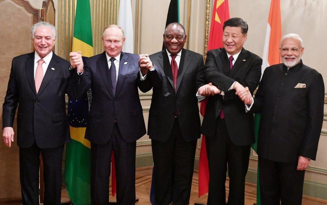 Bat dong My - Trung phu bong G20, khoi BRICS len an chu nghia bao ho hinh anh