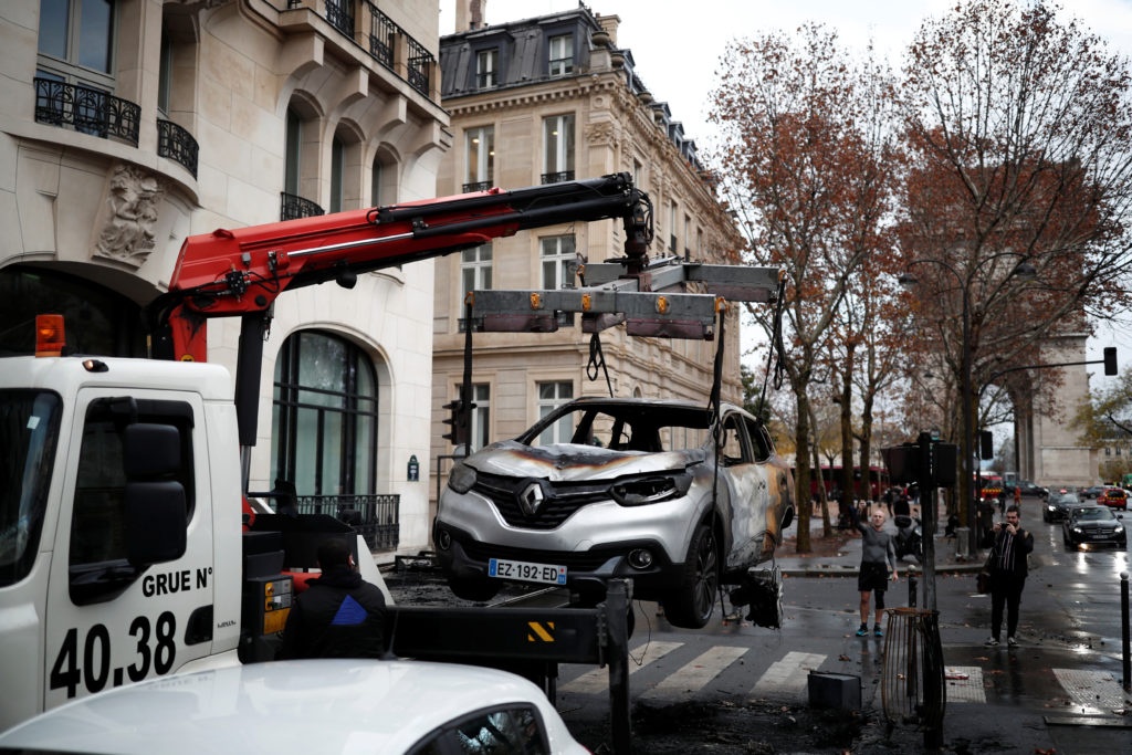 canh tan hoang sau bieu tinh Phap anh 12