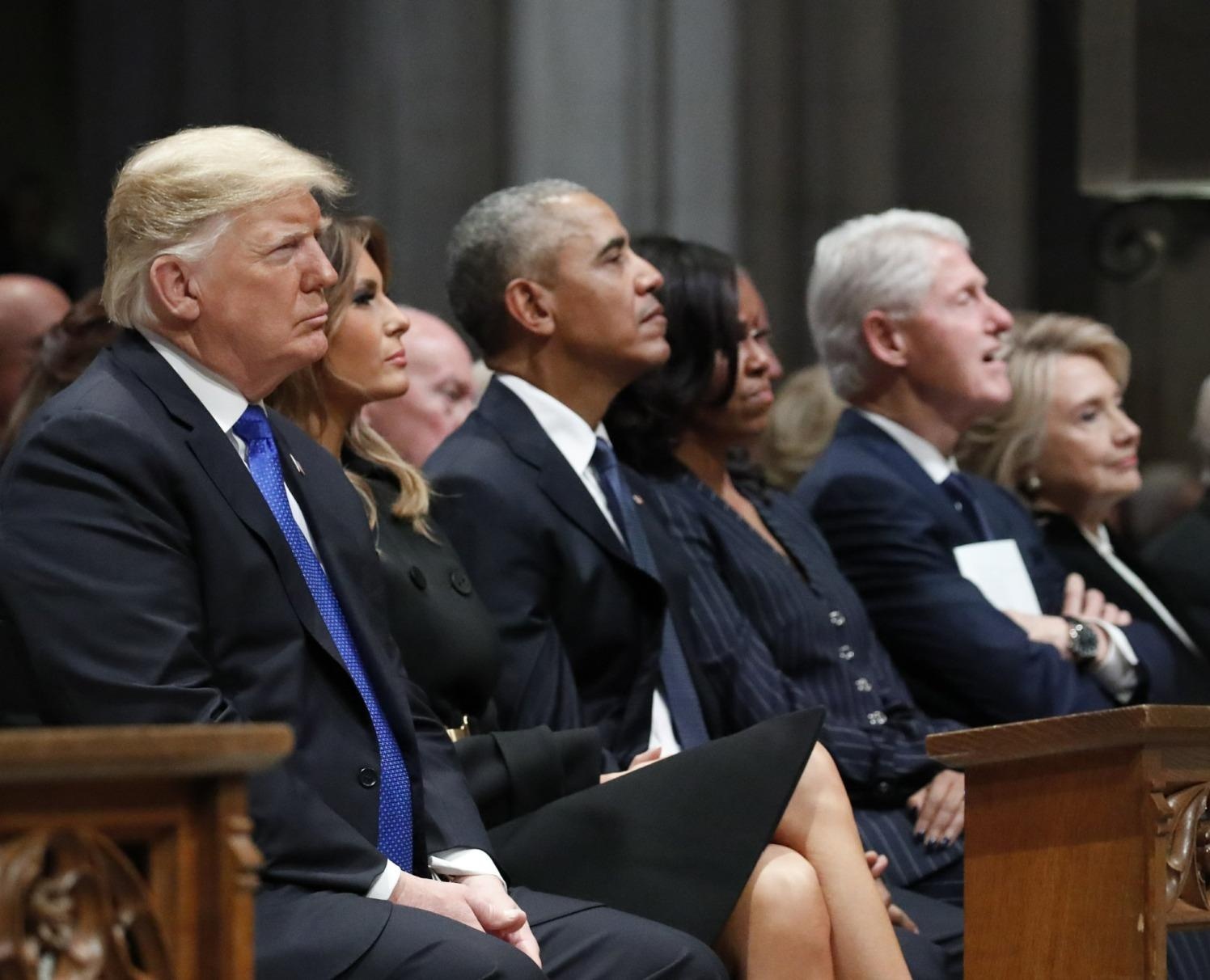 TT Trump le loi khi 'CLB tong thong' quy tu o le tang Bush 'cha' hinh anh