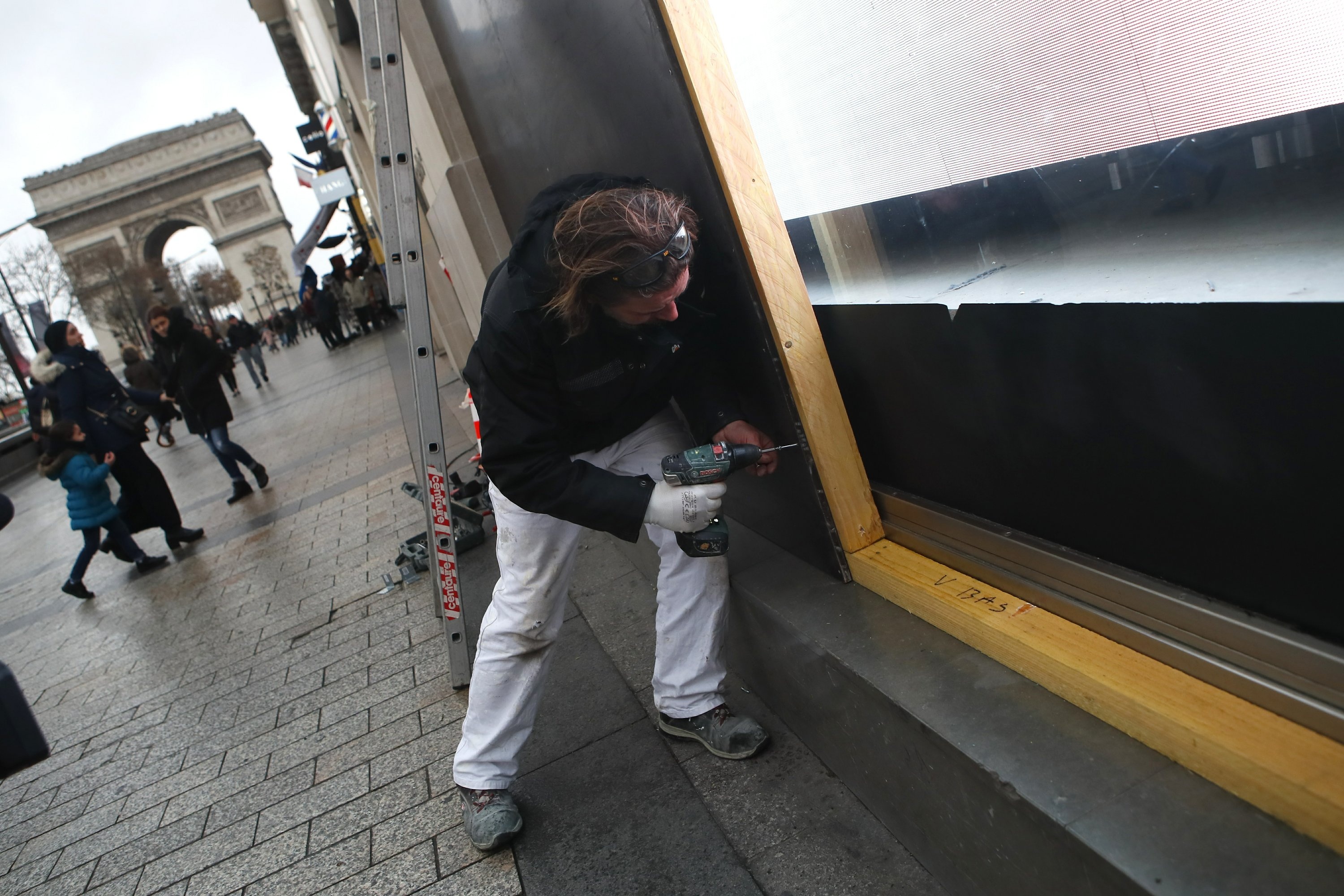 Phap chuan bi cho bieu tinh anh 9