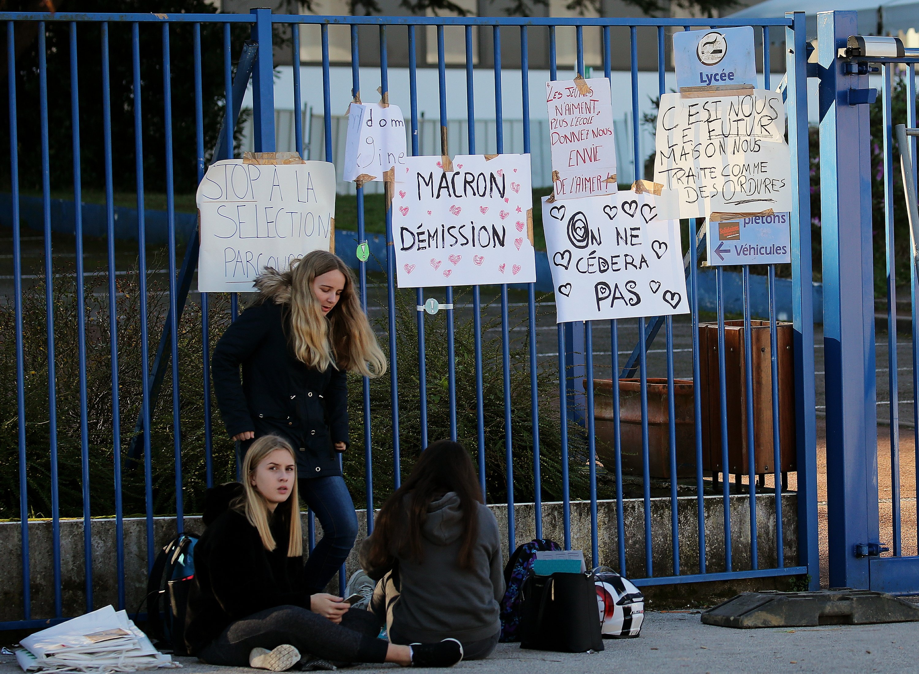 Phap chuan bi cho bieu tinh anh 10