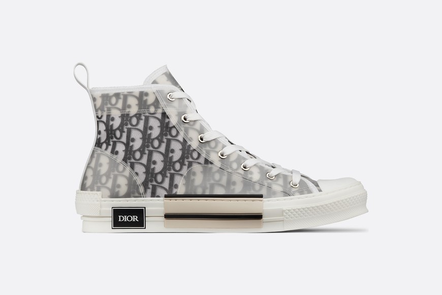 nhung mau sneakers noi bat anh 13