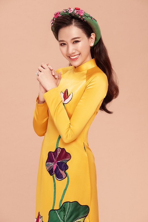 trang diem khi dien ao dai anh 1