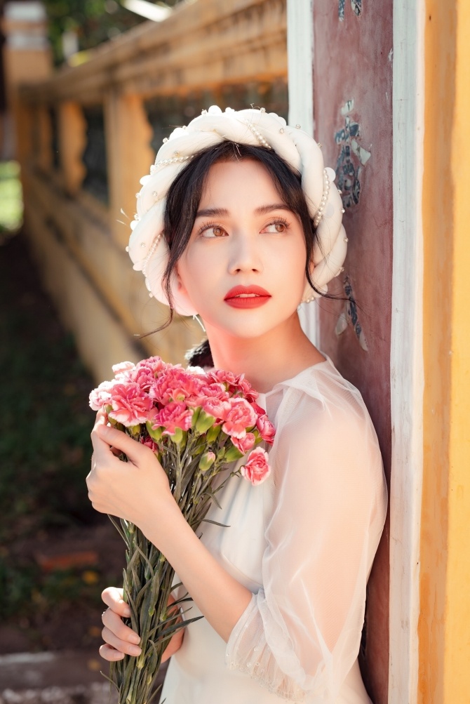 trang diem khi dien ao dai anh 8