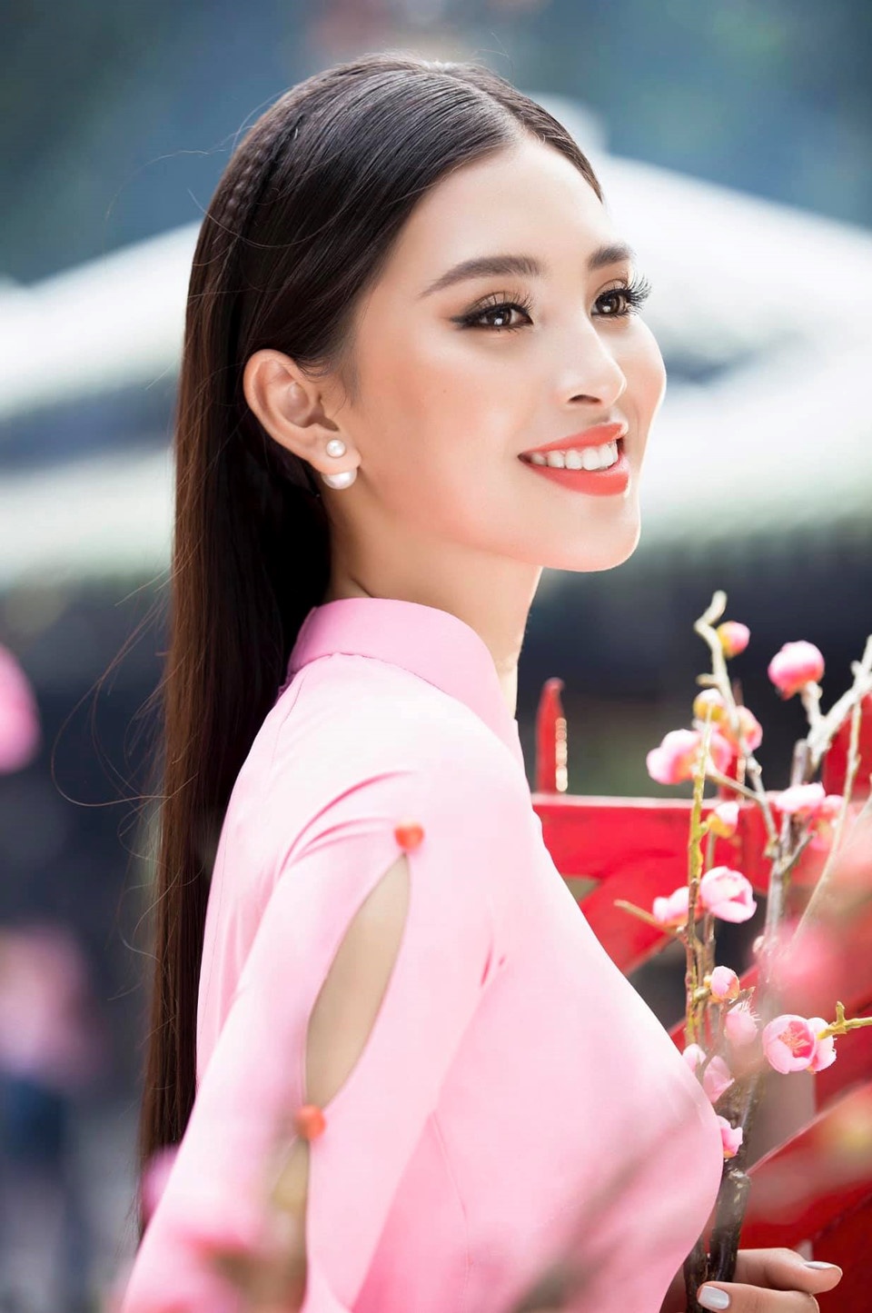 trang diem khi dien ao dai anh 7