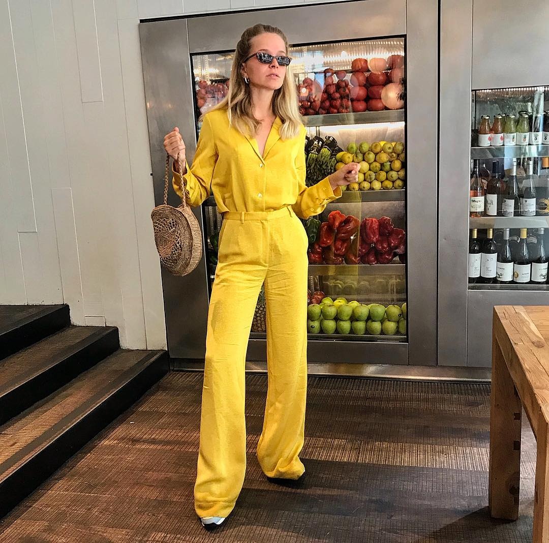 trang phuc tong vang anh 1