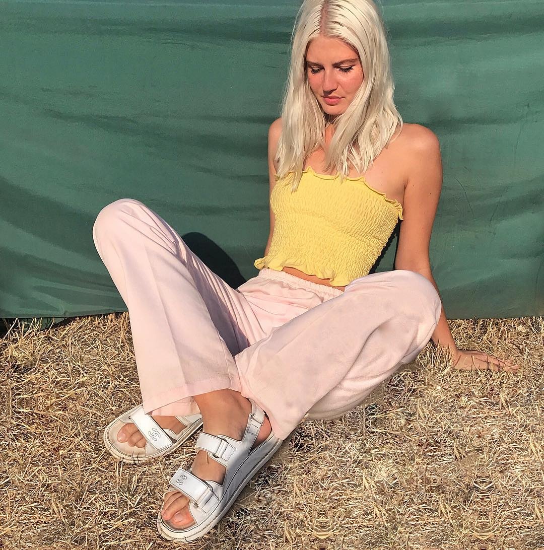 trang phuc tong vang anh 14