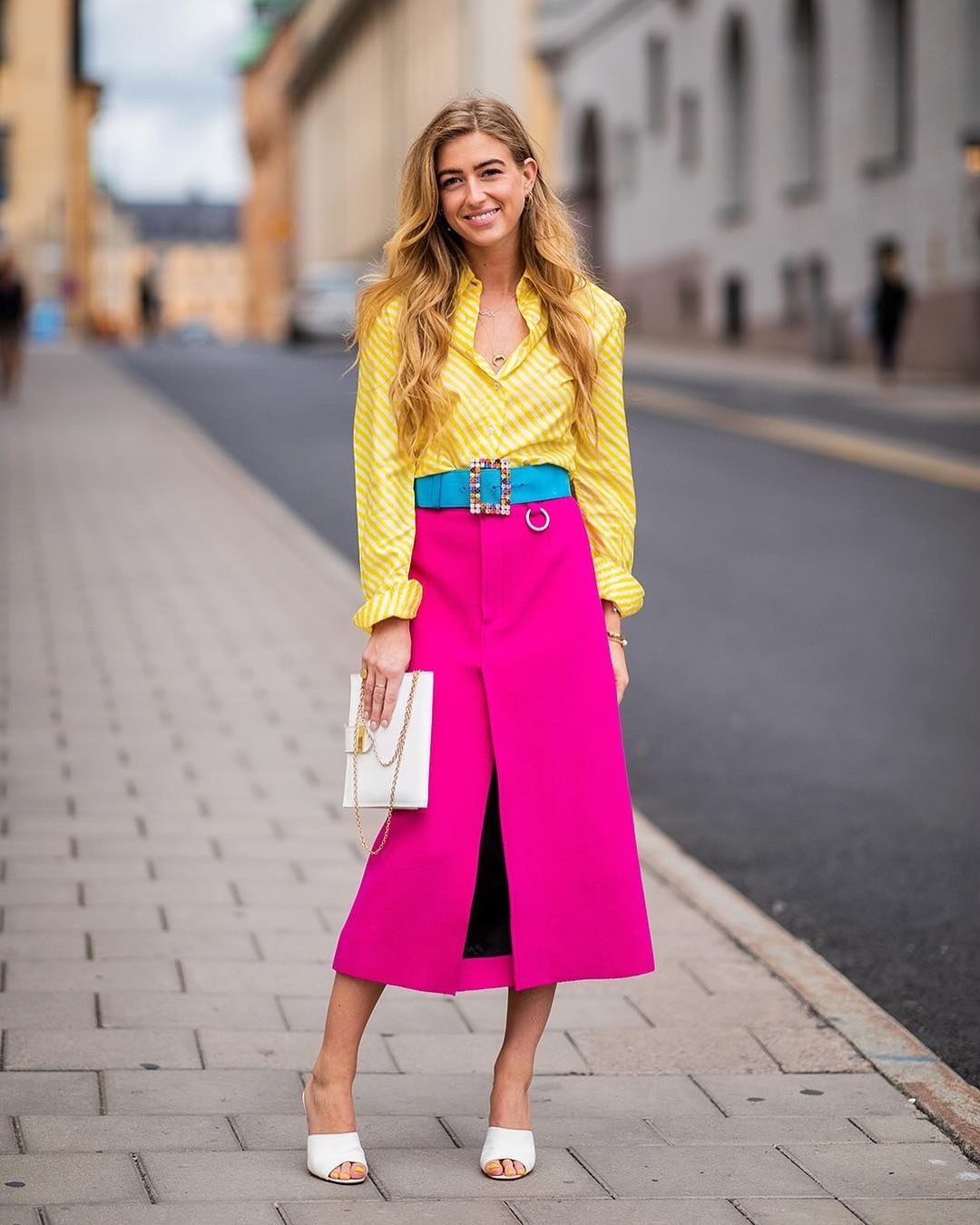 trang phuc tong vang anh 13