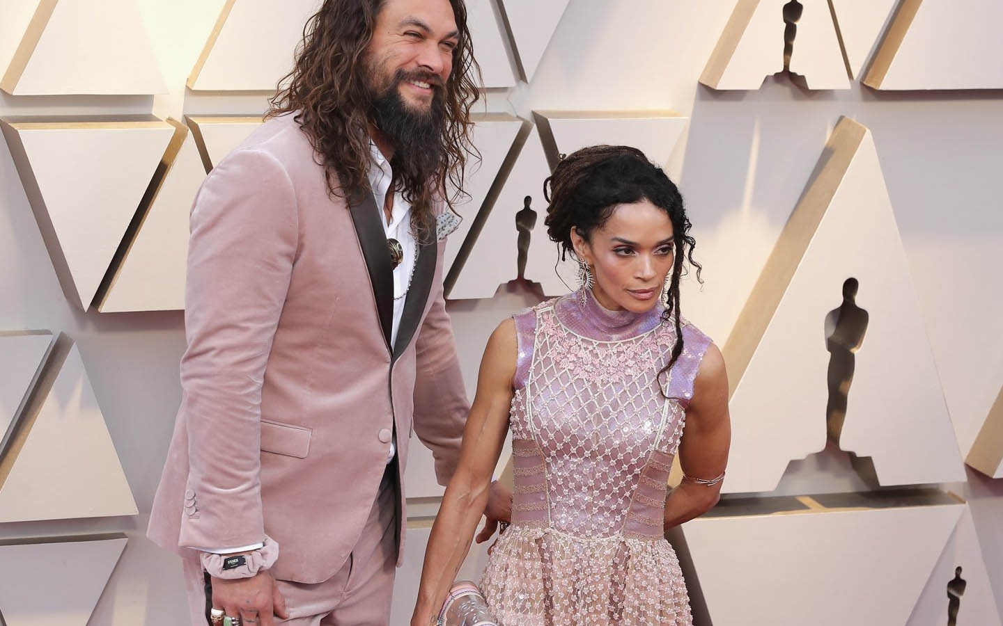 Aquaman sang tao ra xu huong thoi trang moi ngay tren tham do Oscar hinh anh