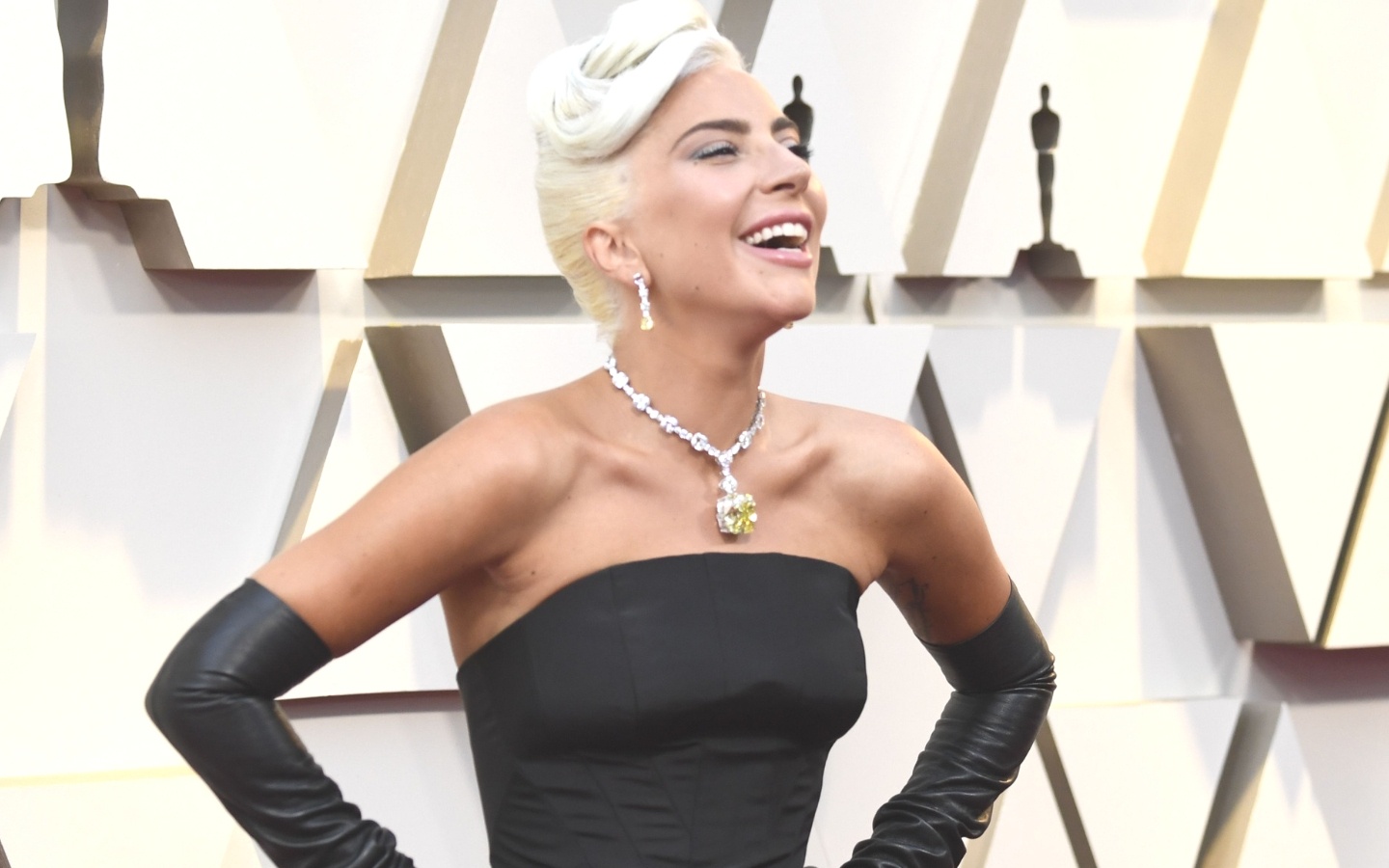 Tong son nude 'chiem song' tai tham do Oscar 2019 hinh anh