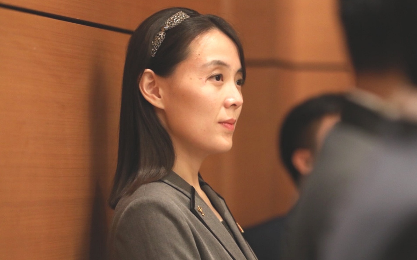 Net duyen tham va phong cach thoi trang gian di cua em gai Kim Jong Un hinh anh