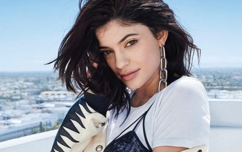 Kylie Jenner: 'Nguoi ta nghi toi giai phau toan bo guong mat' hinh anh