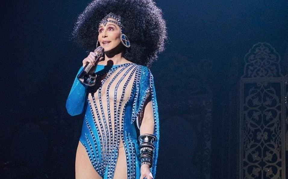 Nu ca si Cher tiet lo bi quyet giup vong 3 san chac o tuoi 73 hinh anh