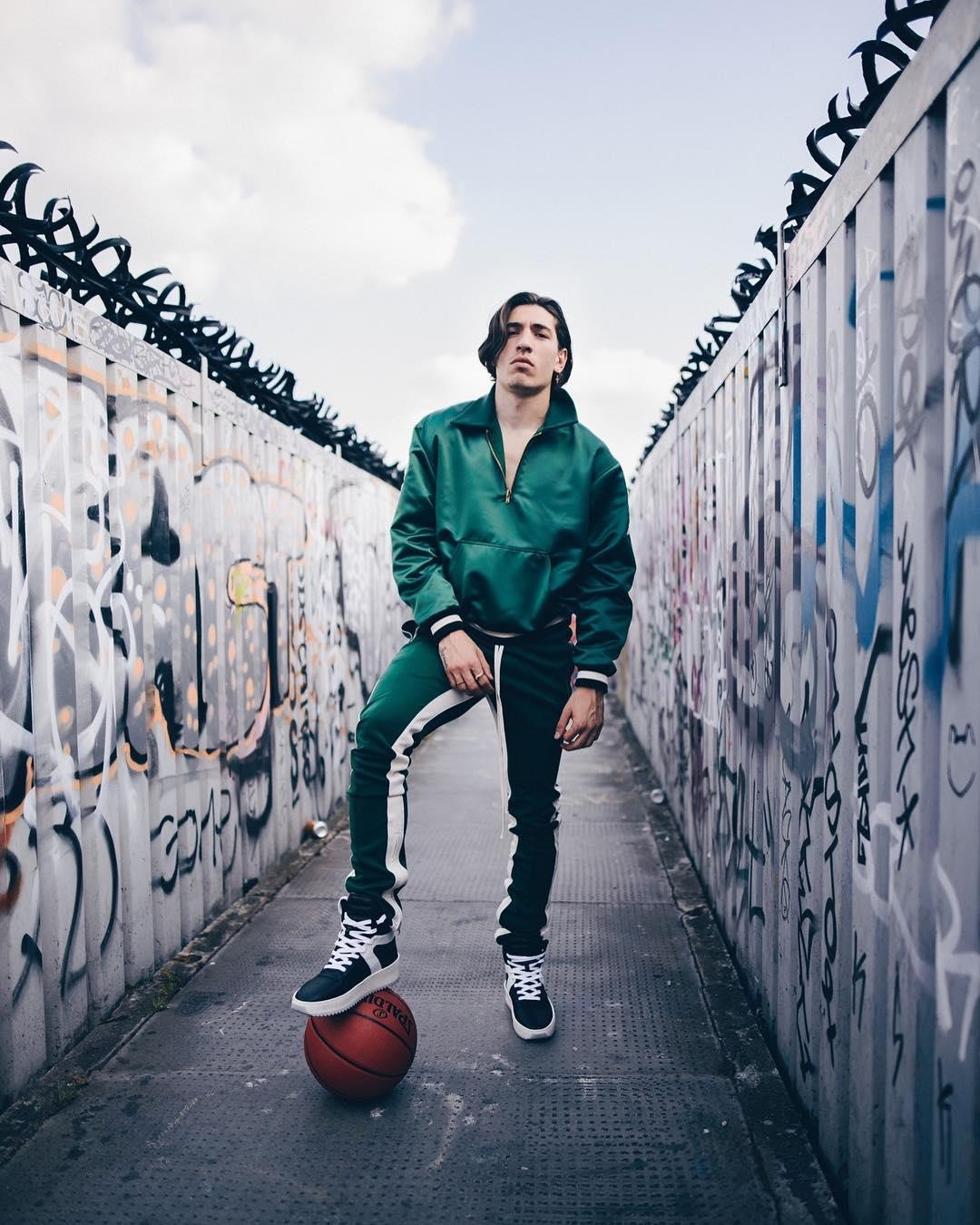 Phong cach thoi trang cau thu anh 10