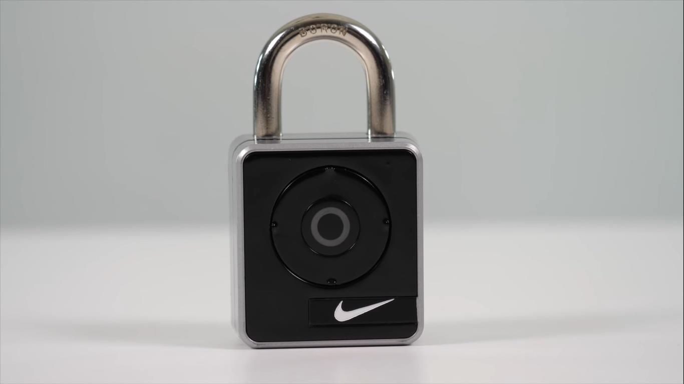 hop dung sneakers anh 7