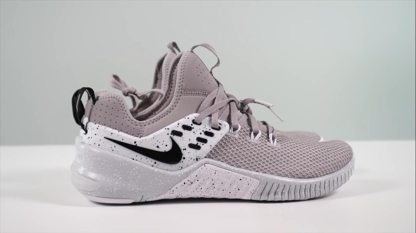 hop dung sneakers anh 8