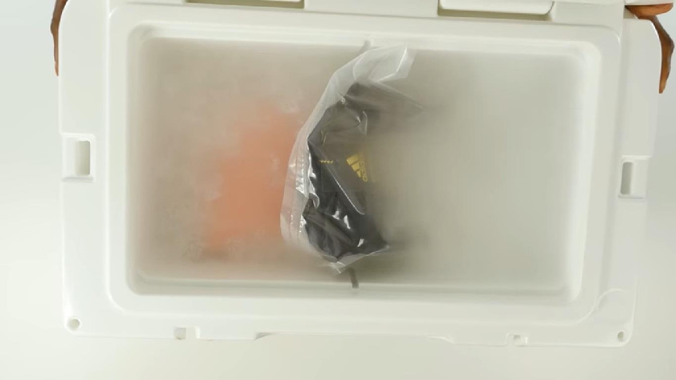 hop dung sneakers anh 17