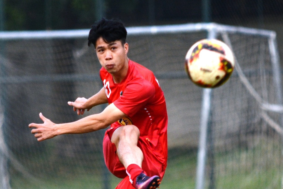 Cong Phuong sut xa tung luoi CLB Quang Nam hinh anh