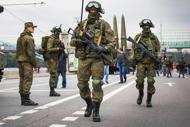 Nga dieu dong luc luong quan su lon bao ve World Cup hinh anh