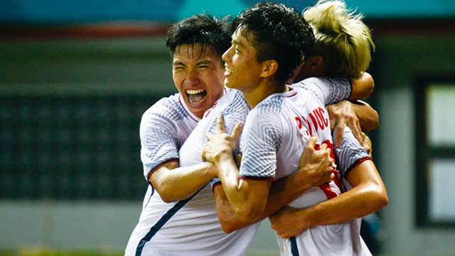 Van Toan ghi ban dua Olympic Viet Nam vao ban ket ASIAD 2018 hinh anh