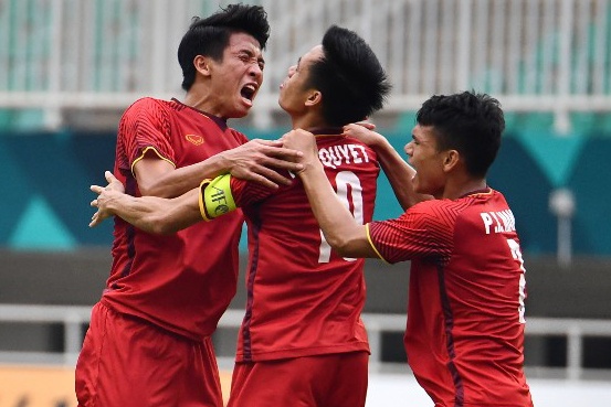 Tinh huong Van Quyet ghi ban go hoa cho Olympic Viet Nam hinh anh