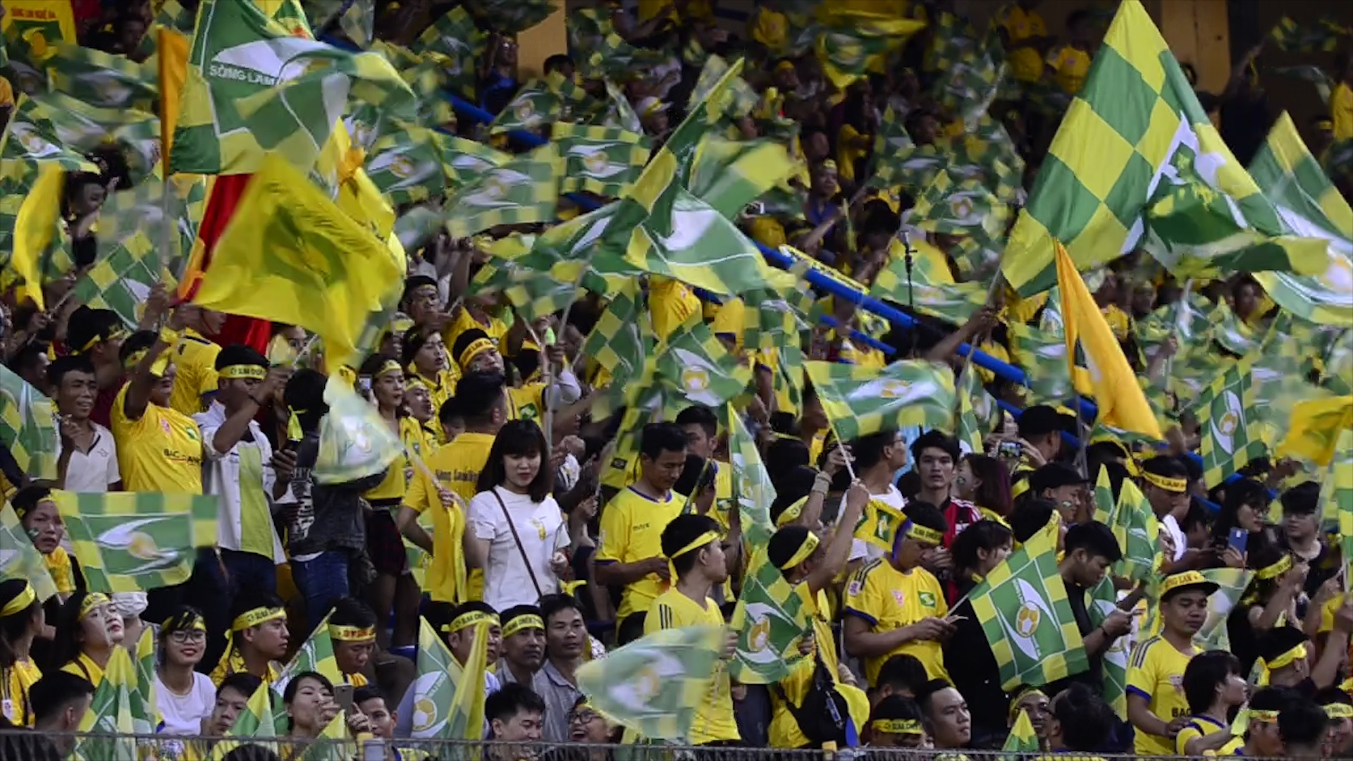 CDV Nghe An nhuom vang khan dai san Hang Day hinh anh