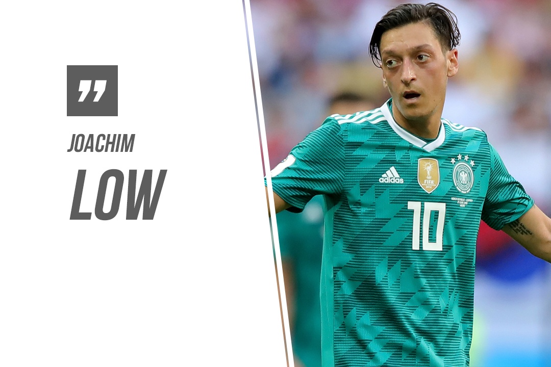 HLV DT Duc that vong voi cach hanh xu cua Oezil hinh anh