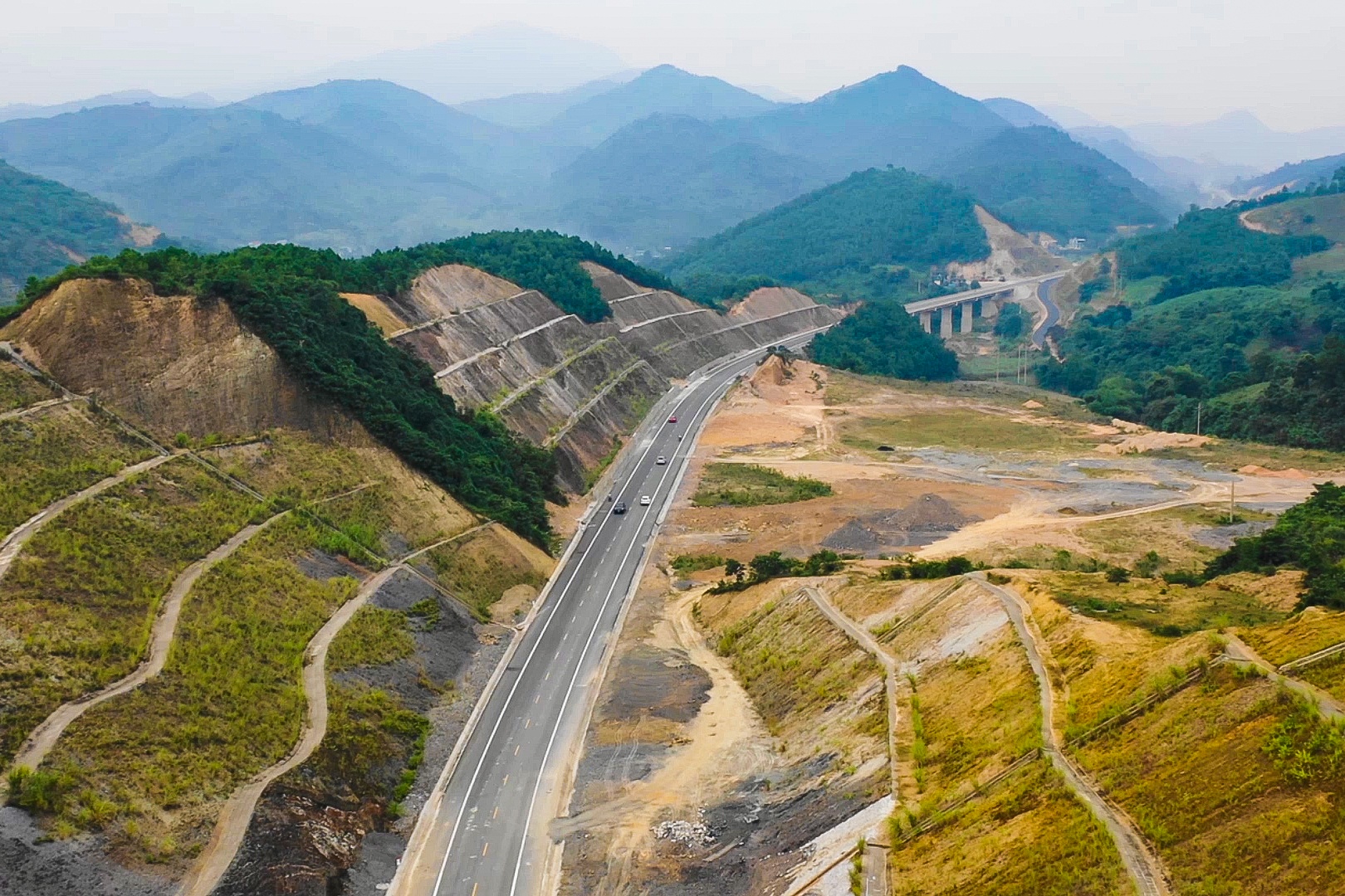 Toan canh tuyen BOT Hoa Lac - Hoa Binh 2.700 ty dong hinh anh