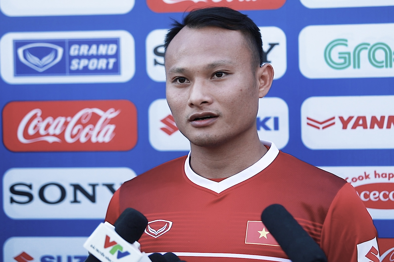 Trong Hoang noi gi truoc ky vong thay the Van Thanh o DT Viet Nam? hinh anh