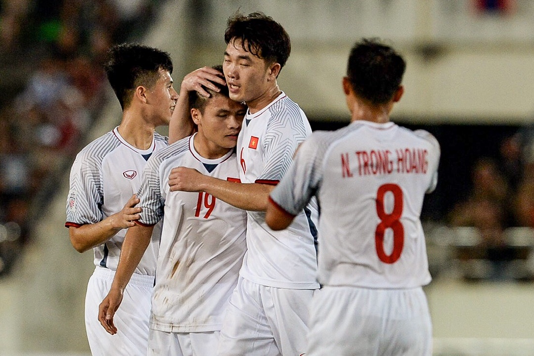 Duong Hong Son tin tuong DT Viet Nam se vao chung ket AFF Cup hinh anh