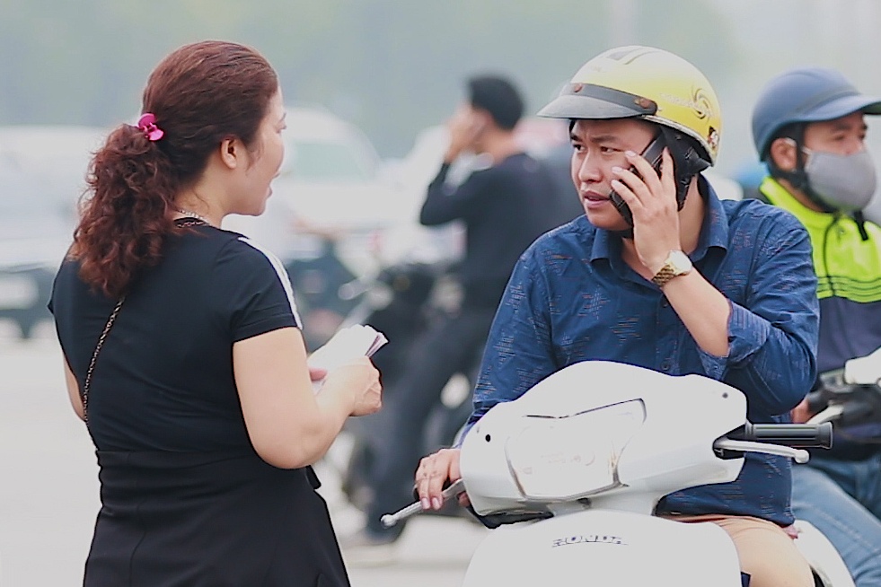 Can canh nga gia, mua ban 've cho den' xem DT Viet Nam hinh anh