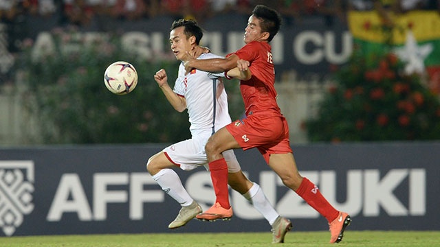 Tinh huong Van Toan bi trong tai tu choi ban thang hinh anh