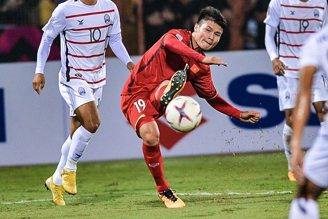 Tinh huong Hong Duy di bong toc do kien tao cho Quang Hai ghi ban hinh anh