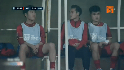 Video Van Toan khong the tu dung day khi chan thuong hinh anh