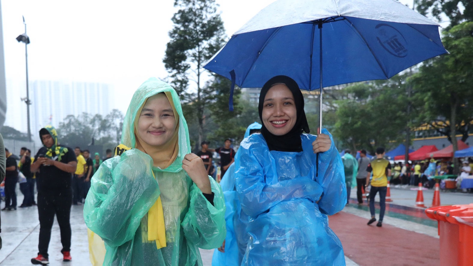 CDV Malaysia do ve san truoc tran chung ket AFF Cup hinh anh