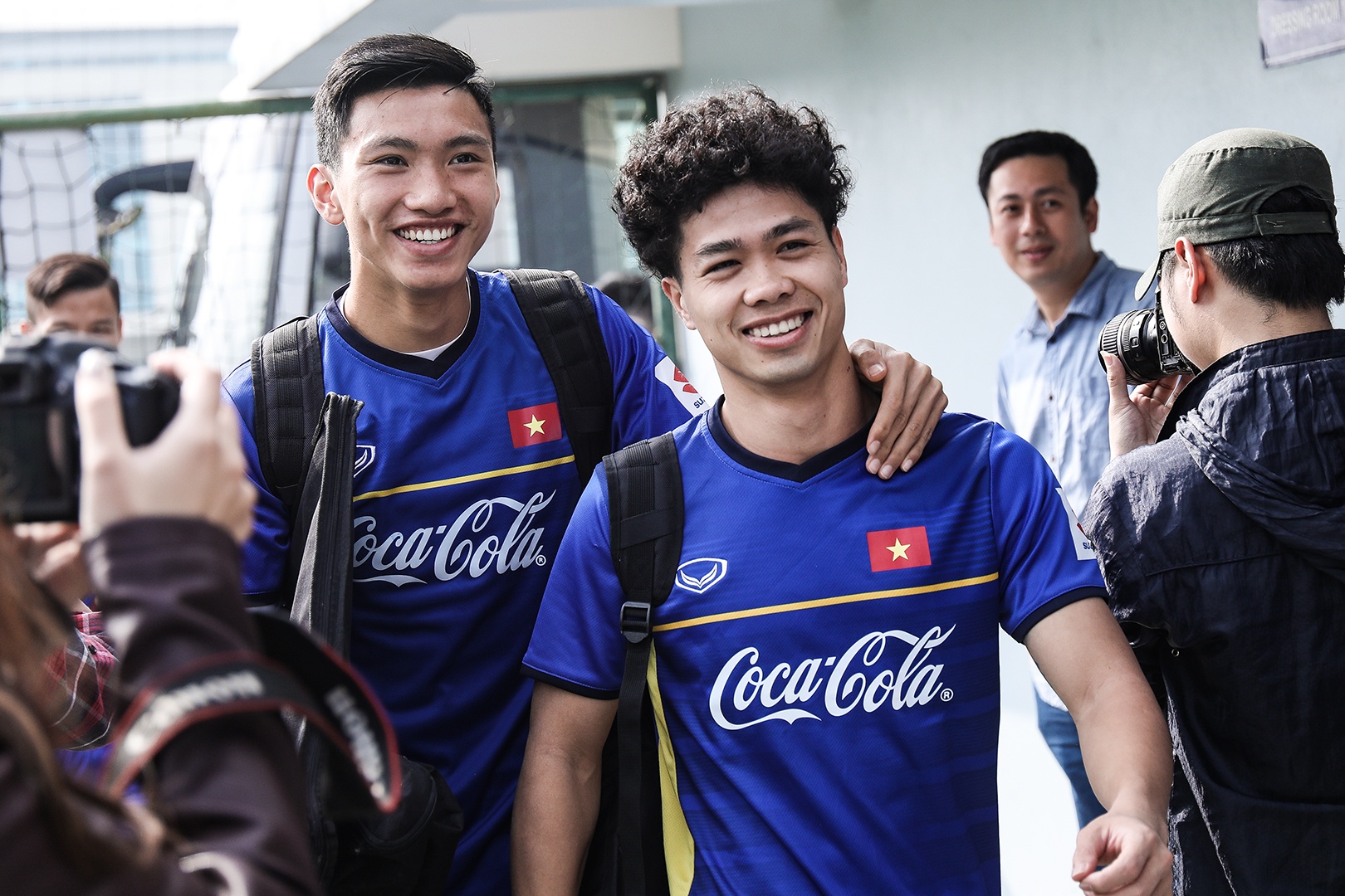 Cong Phuong 'ra mat' mai toc moi trong buoi tap cua tuyen Viet Nam hinh anh