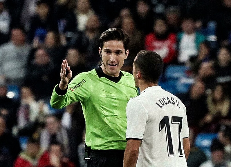 Real cong bo video gay soc ve trong tai bat tran thua Sociedad hinh anh