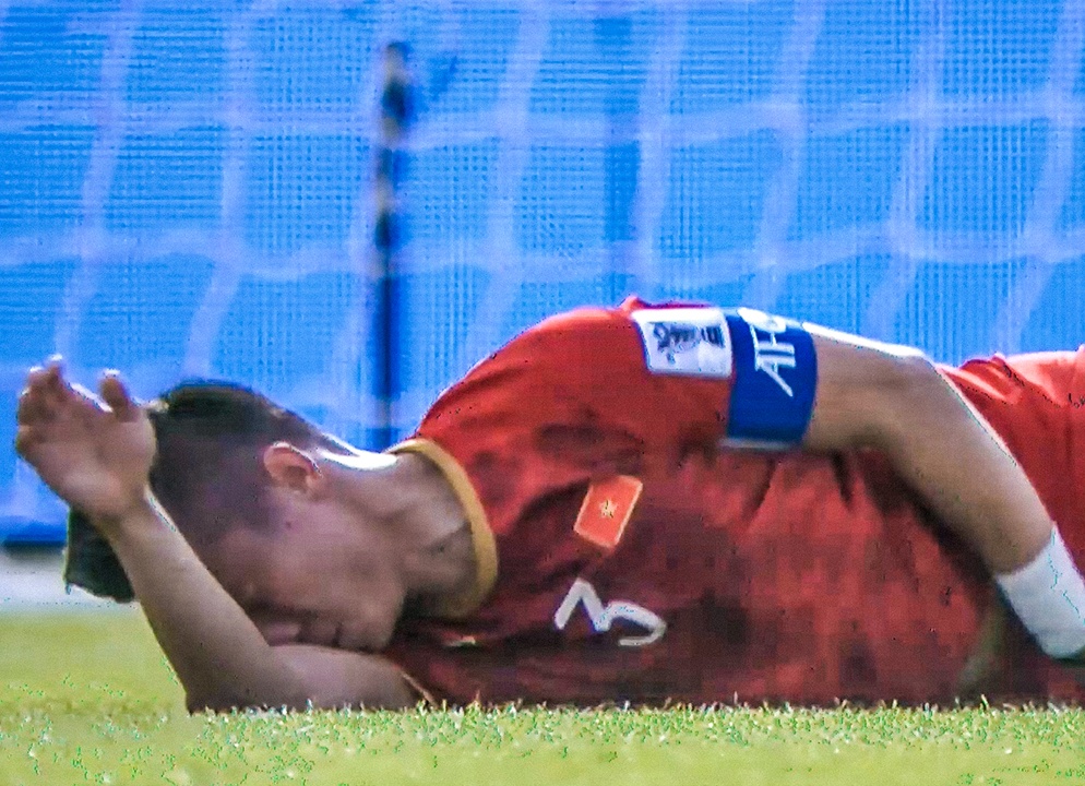 Hai lan Que Ngoc Hai nam san trong tran gap Iran hinh anh