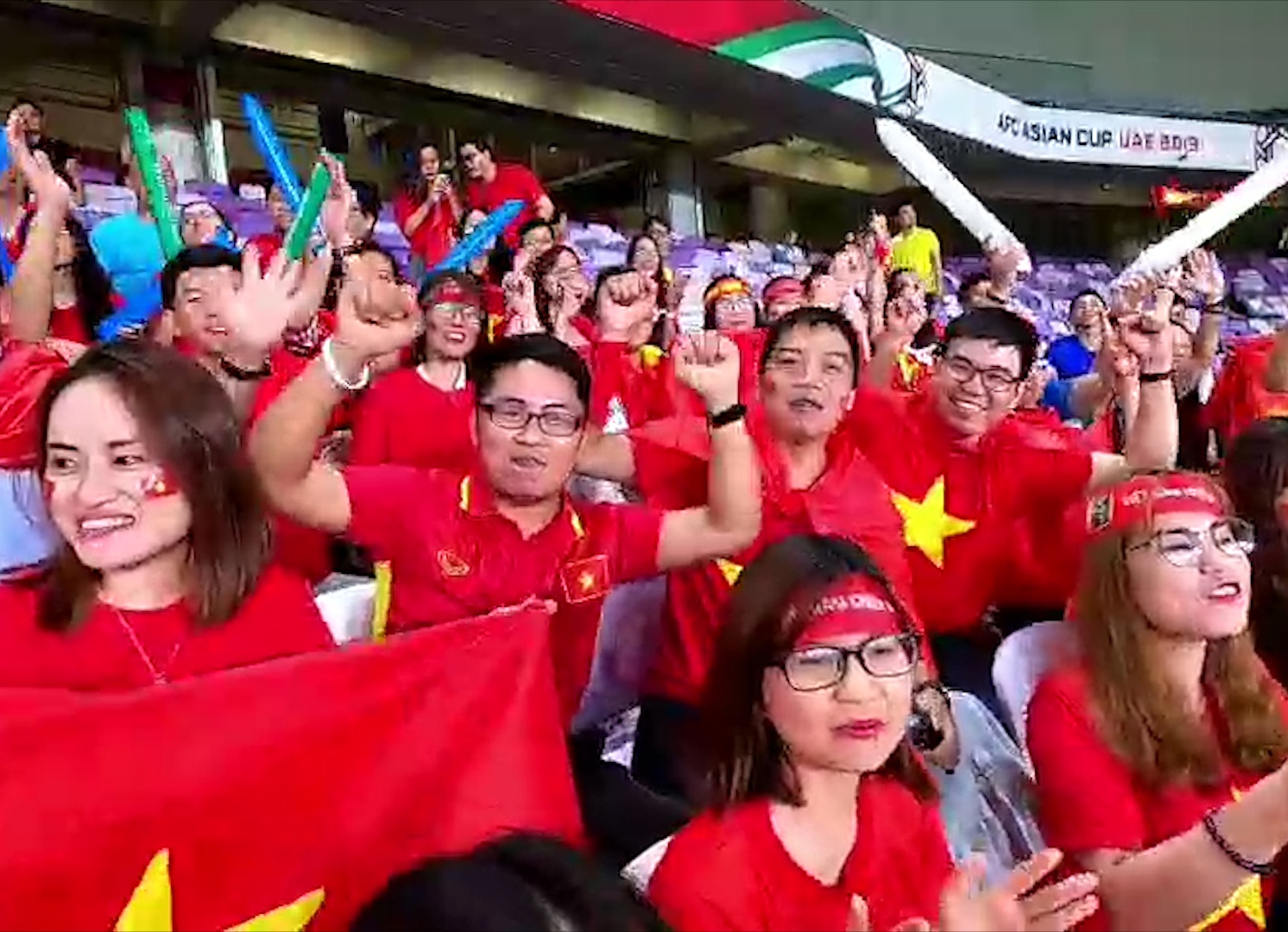 CDV Viet Nam tai UAE an mung ban thang cua Quang Hai hinh anh