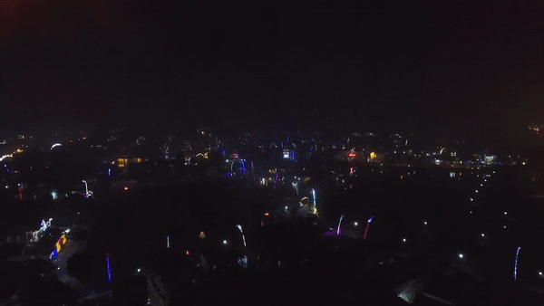 Dan Ha Tinh bay 'tran dia' phao hoa tu phat hinh anh