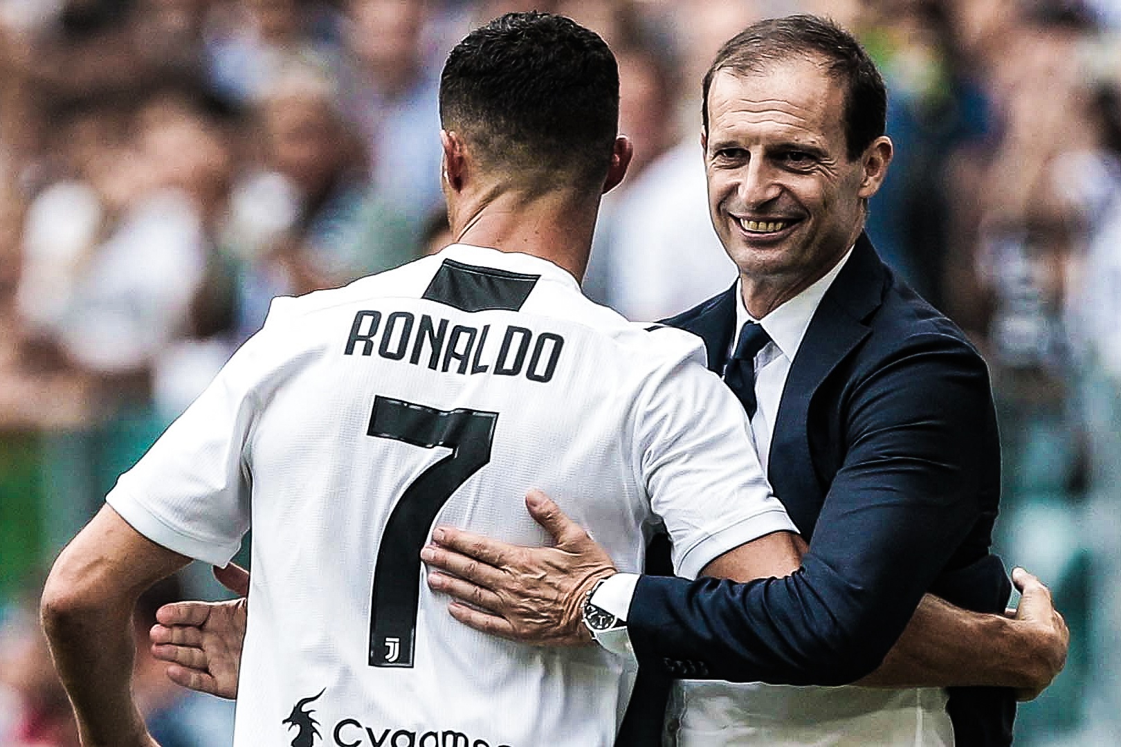 HLV Allegri: 'Juventus co loi the vi so huu Ronaldo' hinh anh