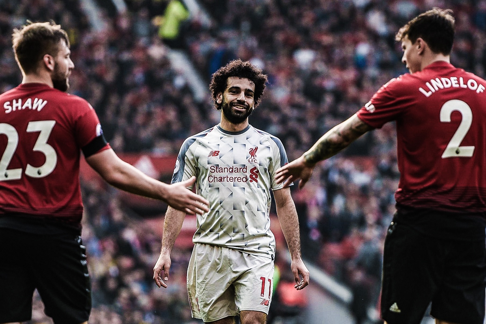 HLV Klopp noi gi khi Salah 'tat dien' truoc hang thu MU? hinh anh