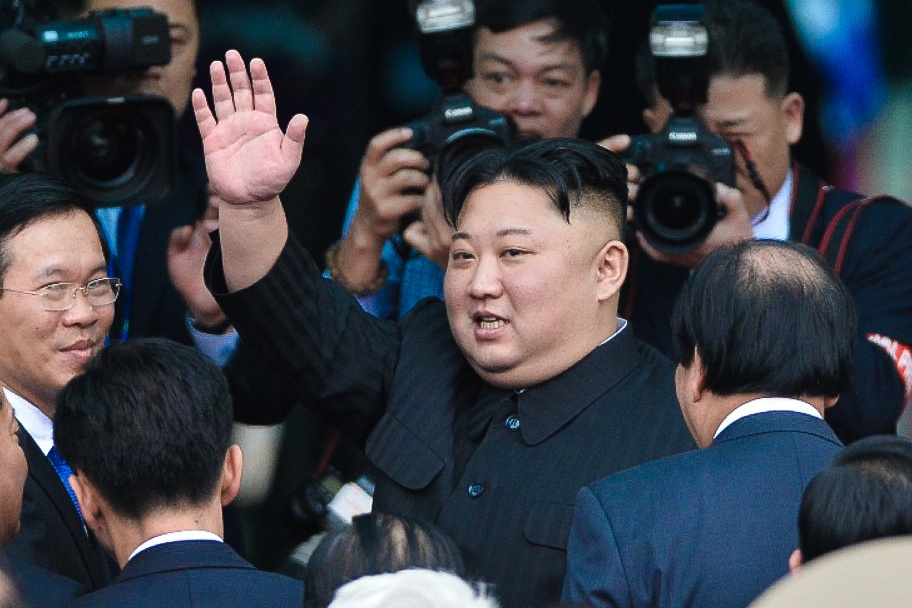 Ong Kim Jong Un chao tam biet tai ga Dong Dang hinh anh
