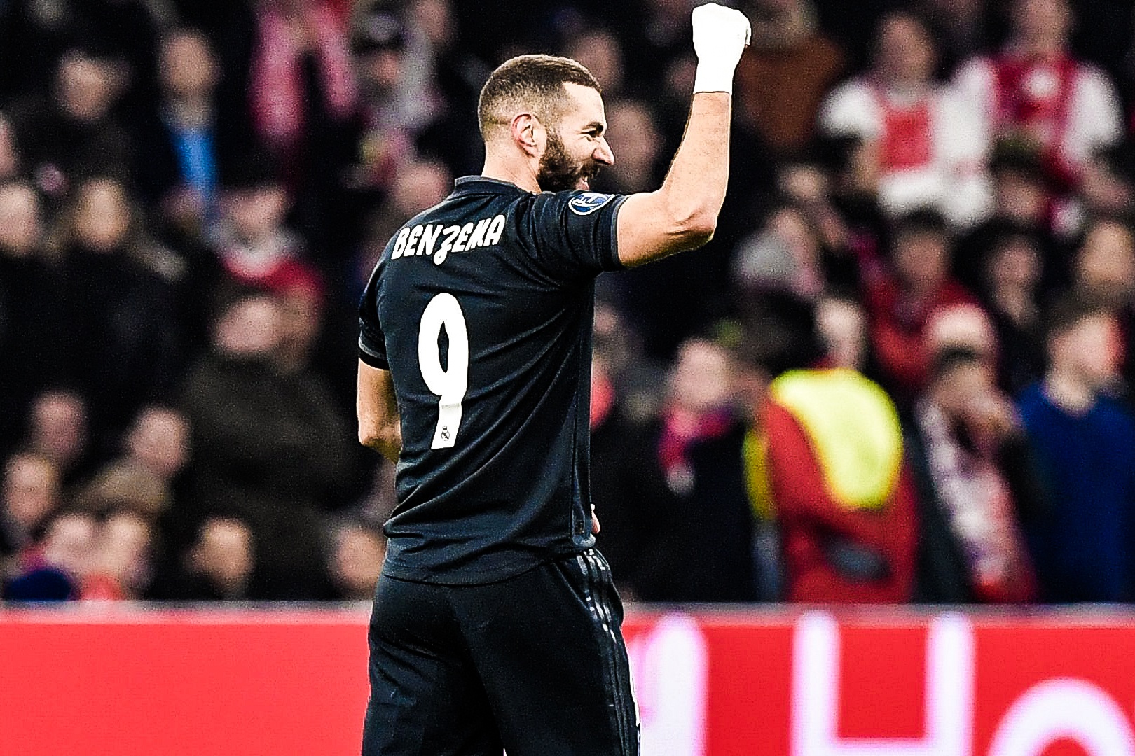 Real Madrid vs Ajax: Cho Benzema toa sang hinh anh