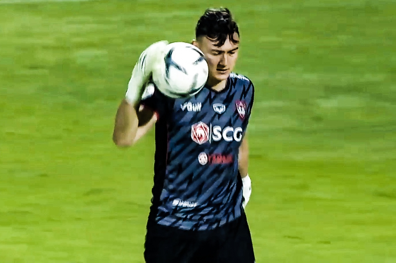 Man trinh dien cua Van Lam trong tran thang dau tien tren dat Thai hinh anh