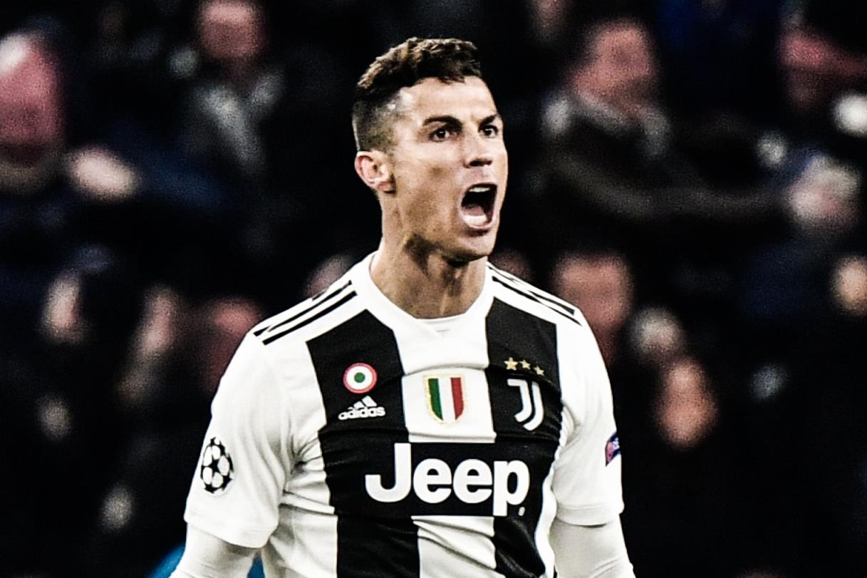 Ban thang hoan tat hat-trick cua Ronaldo nhin tu khan dai hinh anh